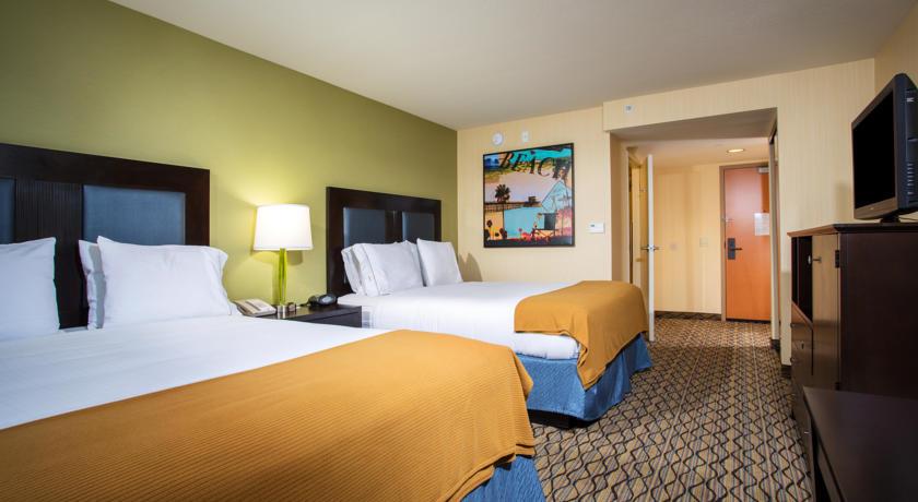 Отель Holiday Inn Express Newport Beach