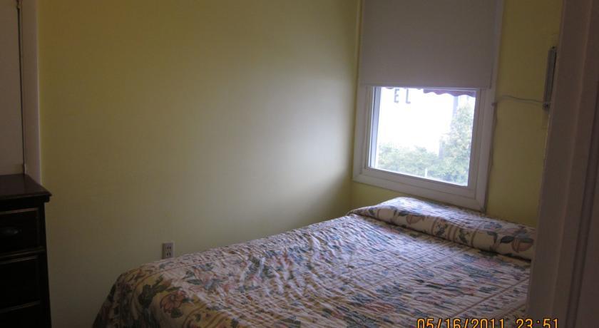 Отель Colonial Motel Suites