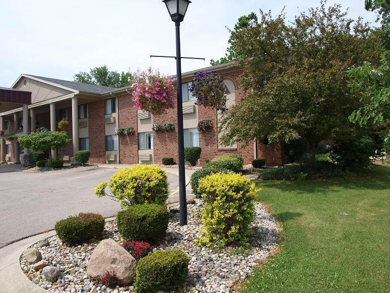 Отель Bluffton Inn & Suites