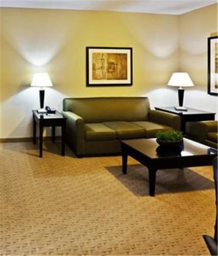 Отель Holiday Inn Hotel & Suites Tulsa South