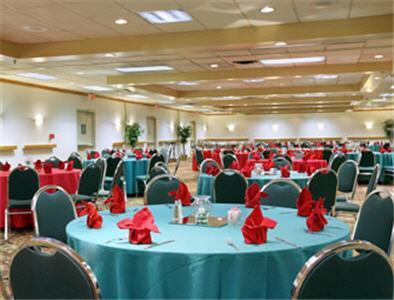 Отель Ramada Inn Indianapolis East