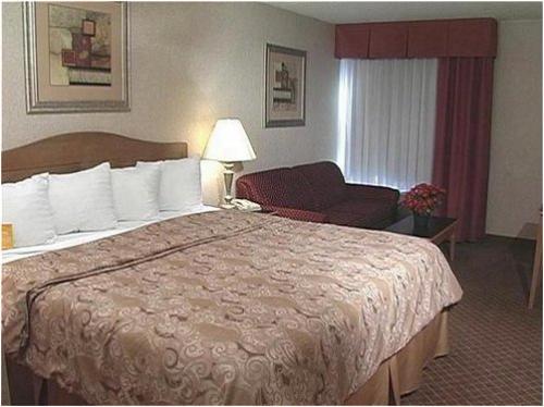 Отель Holiday Inn Perrysburg French Quarter