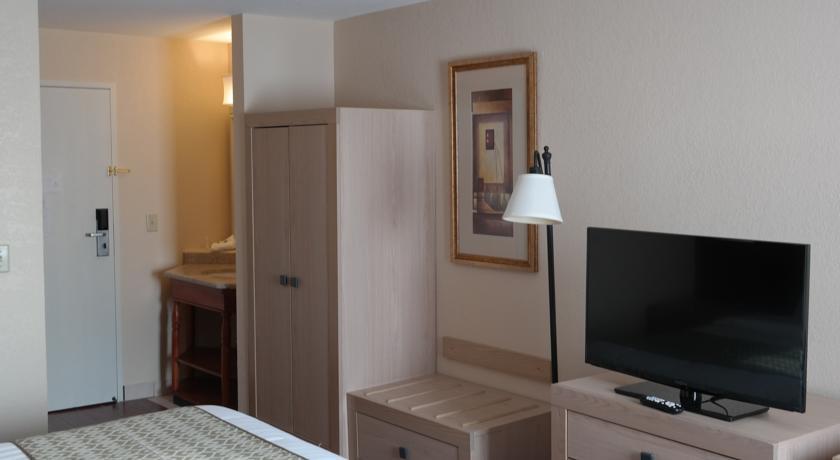 Отель Baymont Inn & Suites