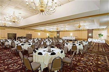 Отель Holiday Inn Wichita