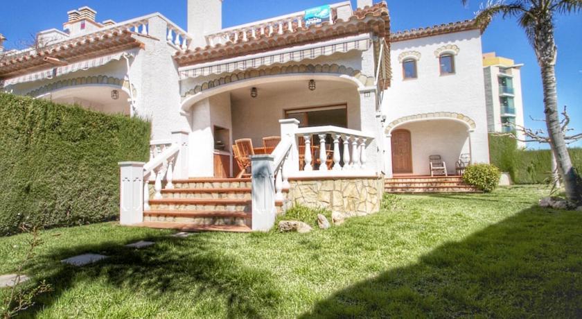 Апартаменты Townhouse Emporda
