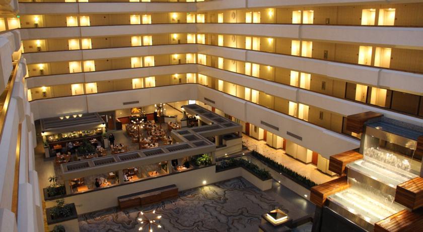 Отель DoubleTree by Hilton Fresno Convention Center