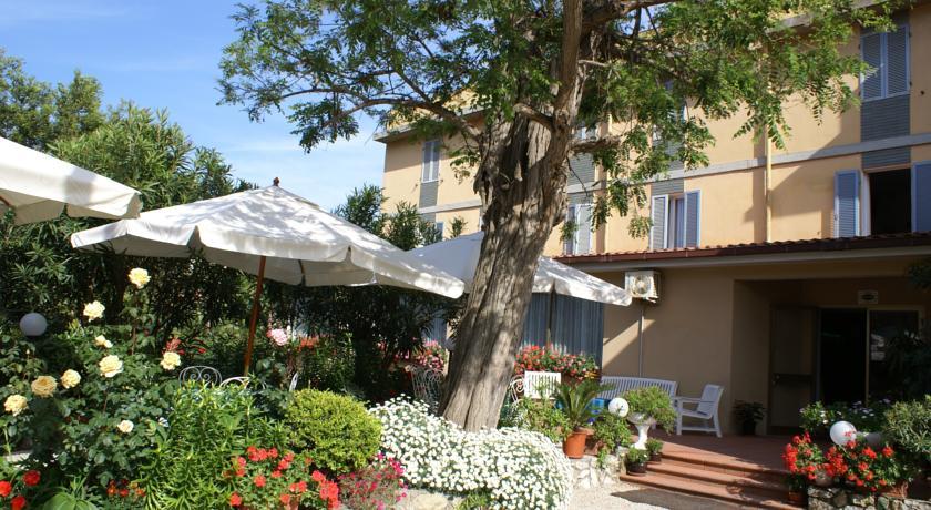 Отель Hotel Ginevra