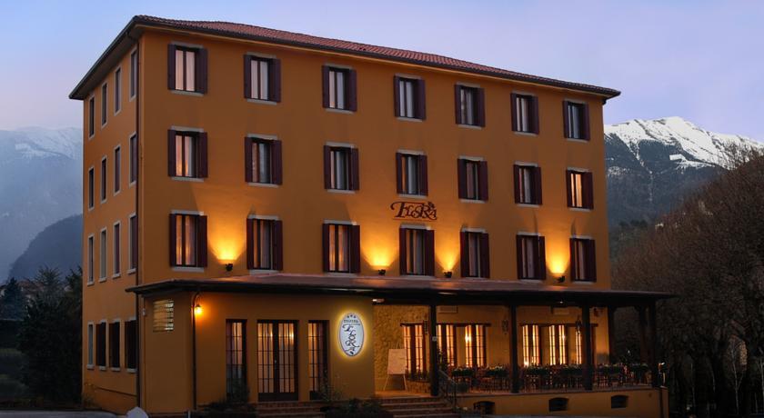 Отель Albergo Ristorante Flora