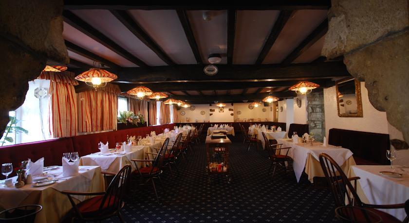 Отель Old Court House Hotel