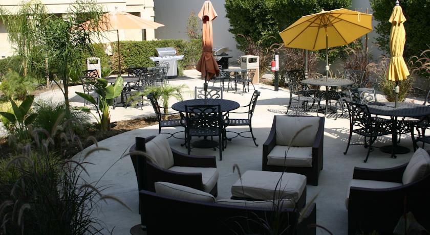 Отель Staybridge Suites Chatsworth