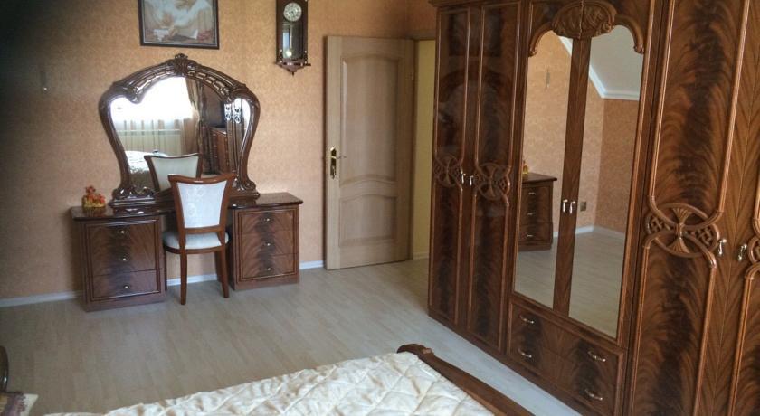 Апартаменты Holiday Home на Дачной