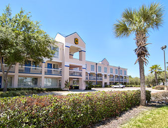 Отель Super 8 Orlando International
