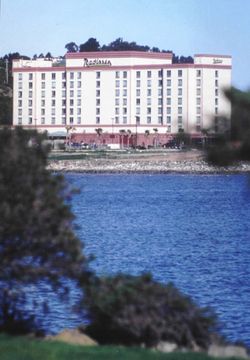 Отель Radisson Bay Front