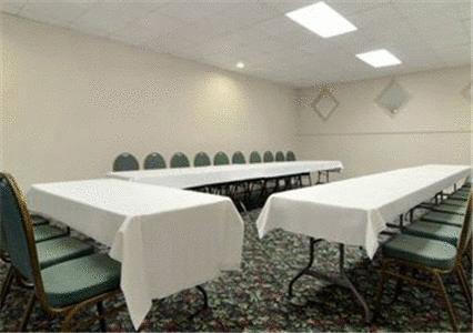 Отель Ramada Inn and Conference Center