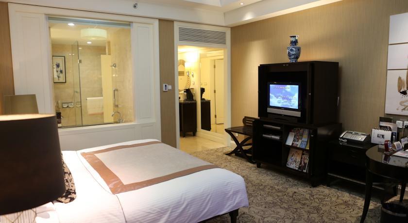 Отель Qingdao Seaview Garden Hotel
