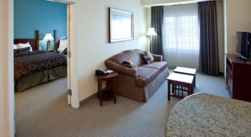 Отель Staybridge Suites South Bend – University Area