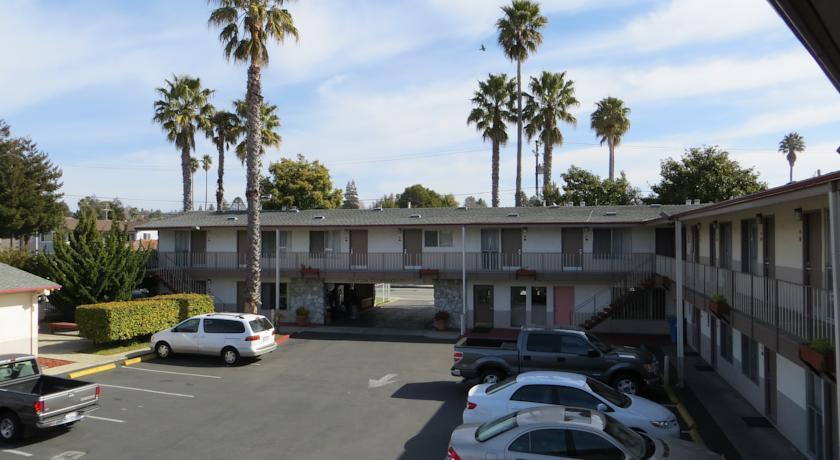 Отель Beach Way Inn and Suites