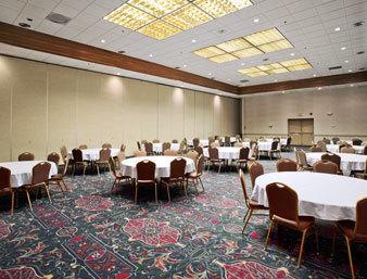 Отель Ramada Hays Convention Center