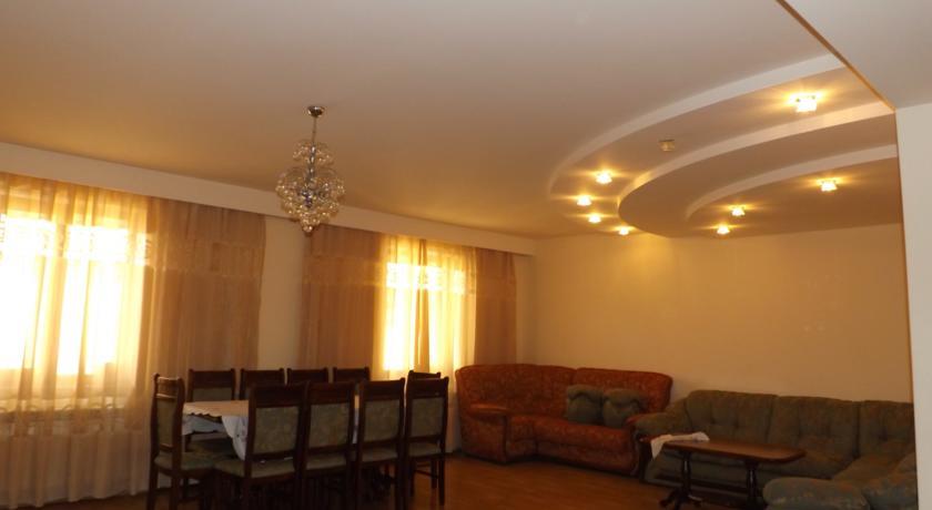 Апартаменты Holiday House On Kecharetsi
