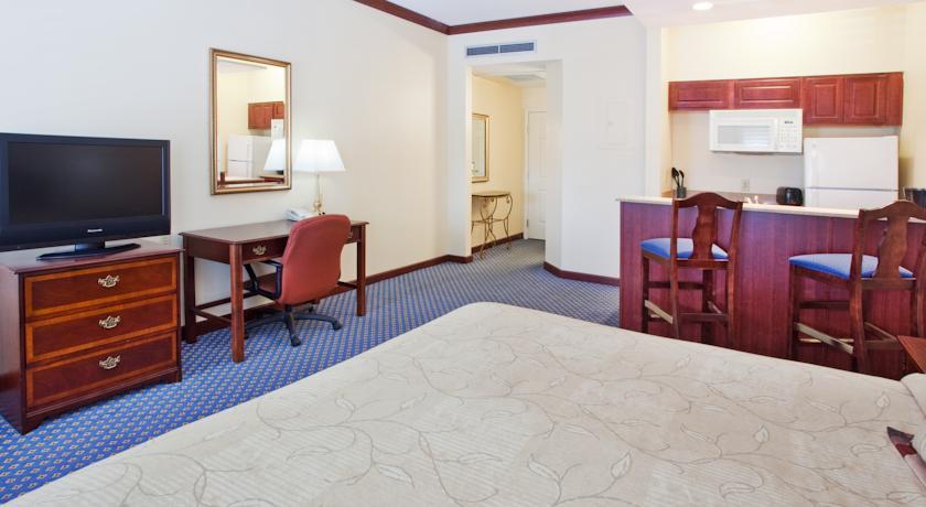 Отель Staybridge Suites Savannah Historic District