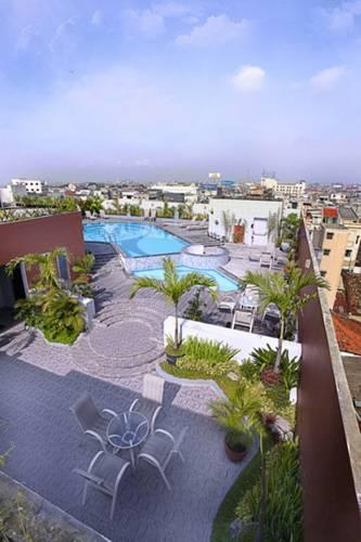 Отель Golden Flower Hotel Bandung
