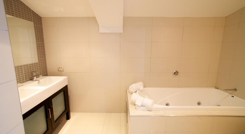 Отель Distinction Wellington, Century City Hotel