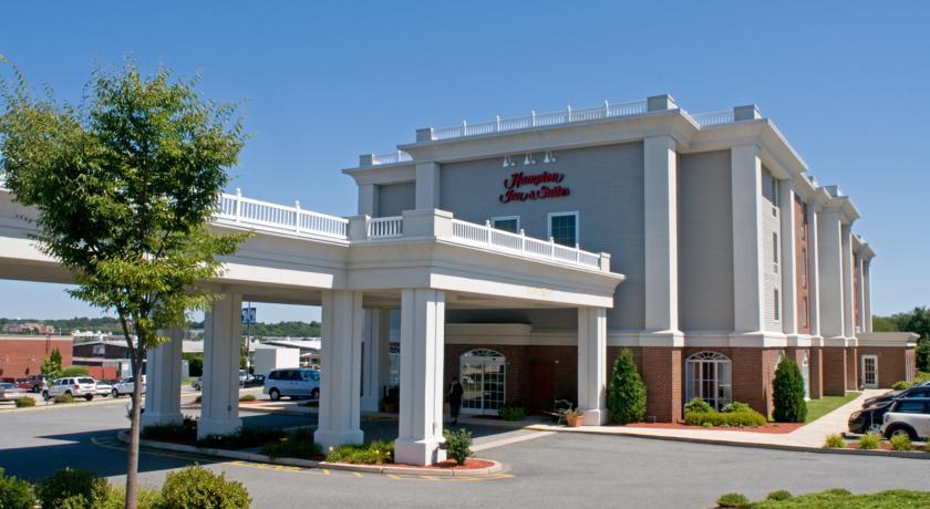 Отель Hampton Inn & Suites Middletown