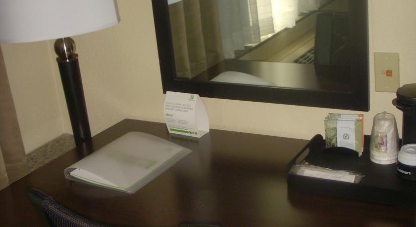 Отель Holiday Inn Airport West Earth City