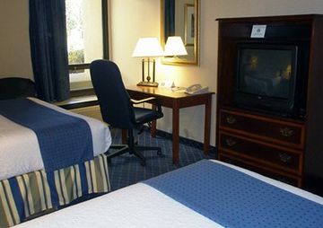 Отель Clarion Inn Airport