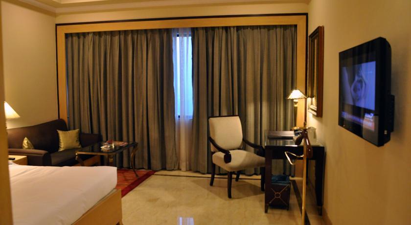 Отель The Hans New Delhi