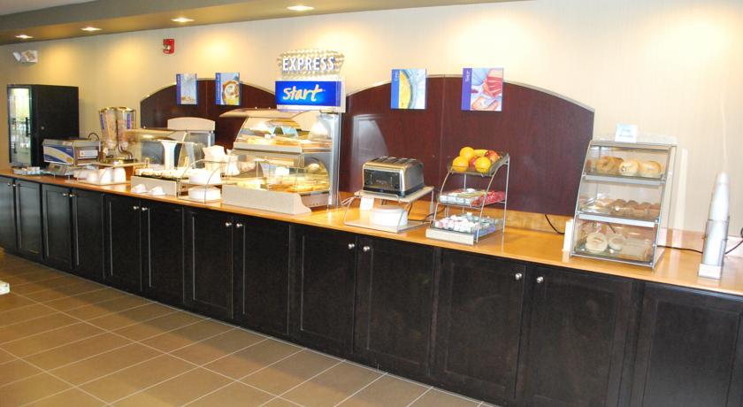 Отель Holiday Inn Express Bloomington West