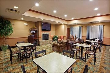 Отель Holiday Inn Express Hotel & Suites Cincinnati-Blue Ash