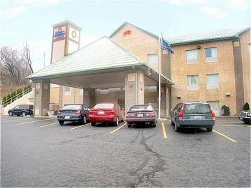 Отель Comfort Inn & Suites