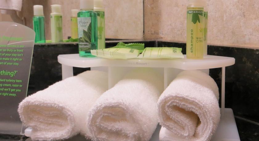 Отель Holiday Inn Express Hotel & Suites Evansville