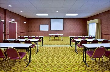 Отель Holiday Inn Express St. Petersburg North (I-275)