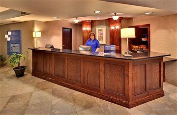 Отель Holiday Inn Express Hotel & Suites Watertown