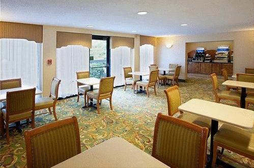 Отель Holiday Inn Express Richmond-Mechanicsville