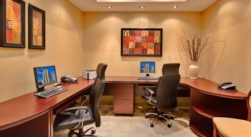 Отель Holiday Inn Kitchener-Waterloo Conference Center
