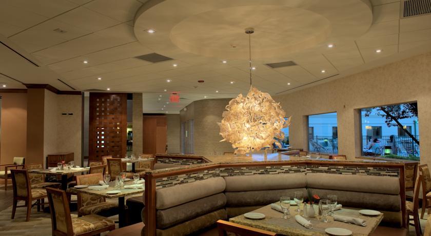 Отель Holiday Inn Plainview-Long Island