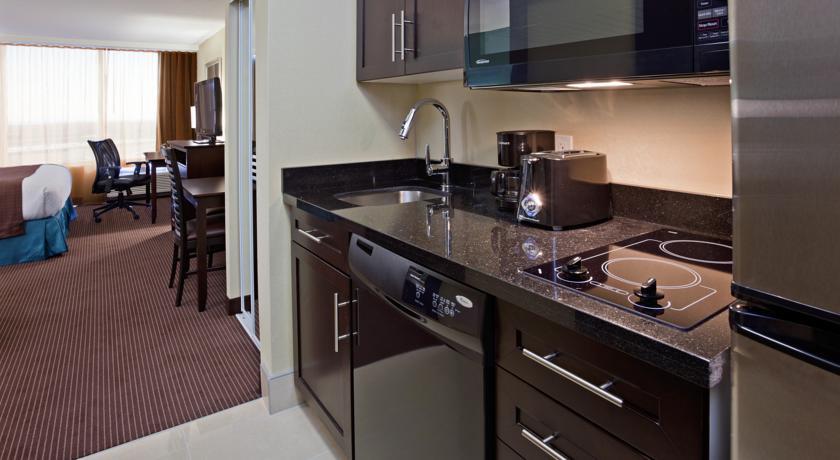 Отель Holiday Inn POINTE-CLAIRE MONTREAL AIRPORT