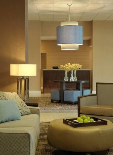 Отель DoubleTree by Hilton St. Louis at Westport