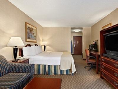 Отель Holiday Inn Topeka-West