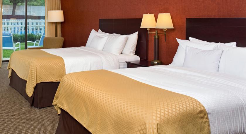 Отель DoubleTree by Hilton Pittsburgh - Meadow Lands