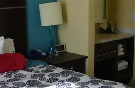 Отель Ontario Grand Inn & Suites