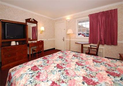 Отель Rodeway Inn Fairfax