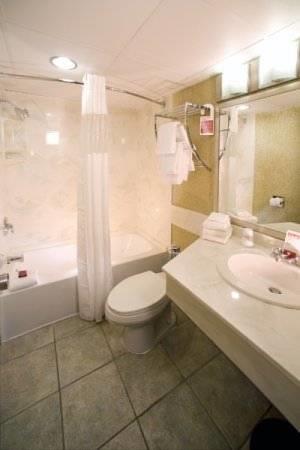 Отель Ramada Oasis Convention Center