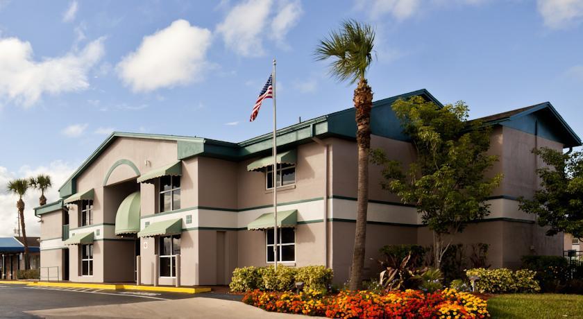 Отель Super 8 Kissimmee Suites