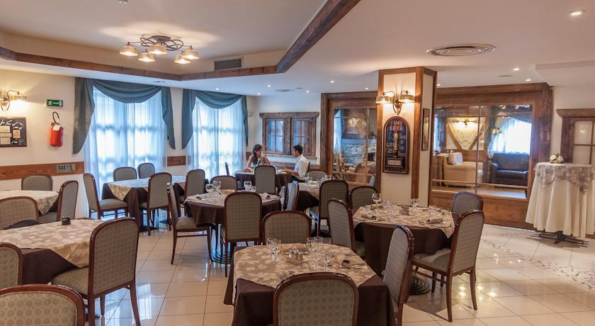 Отель Alpholiday Dolomiti Wellness & Fun Hotel