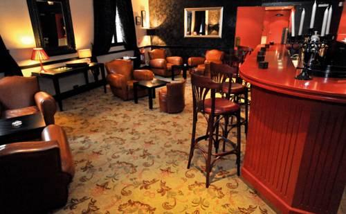 Отель Park & Suites Elégance Maisons Laffitte
