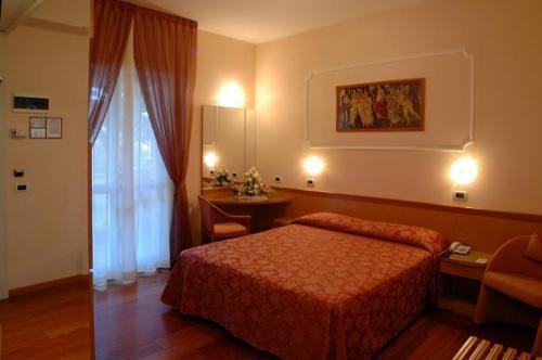 Отель Best Western Hotel Globus